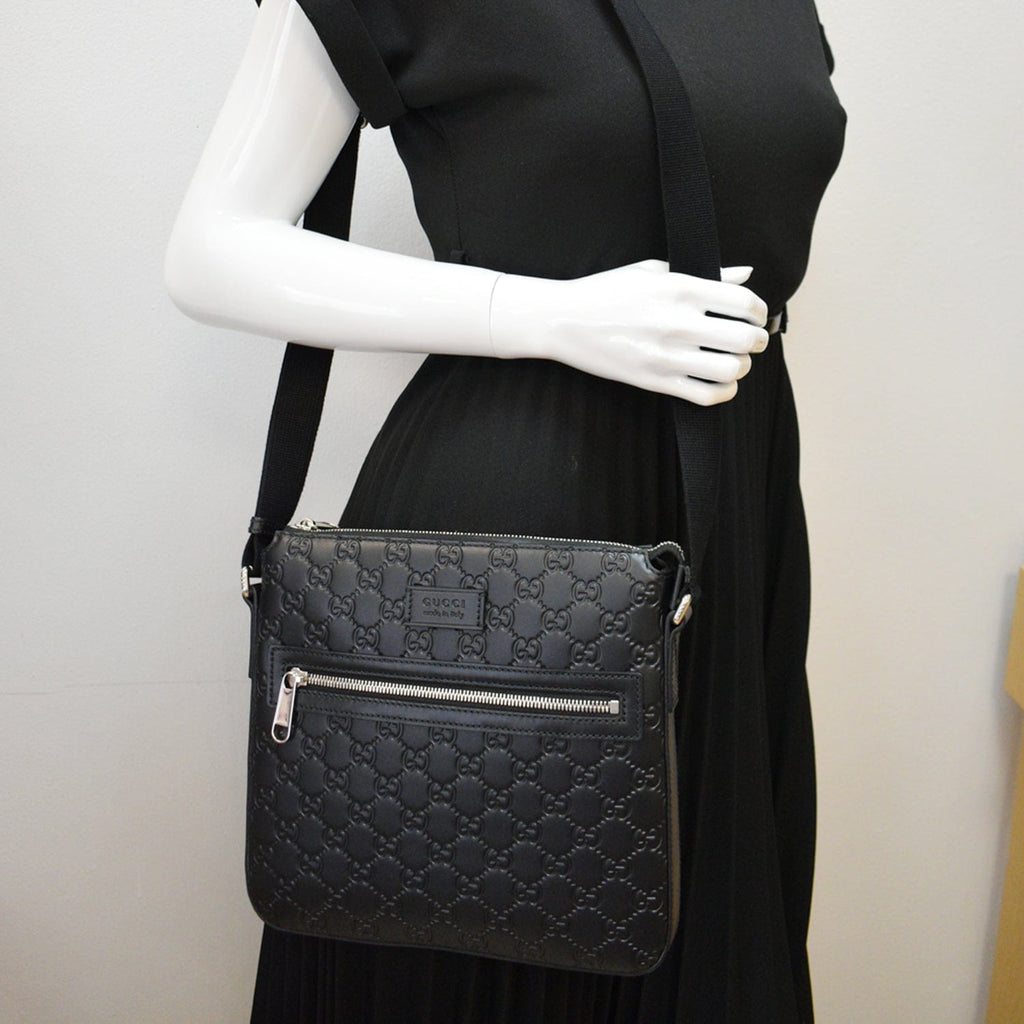 GUCCI Gucci Signature Leather Black Messenger Bag 406410
