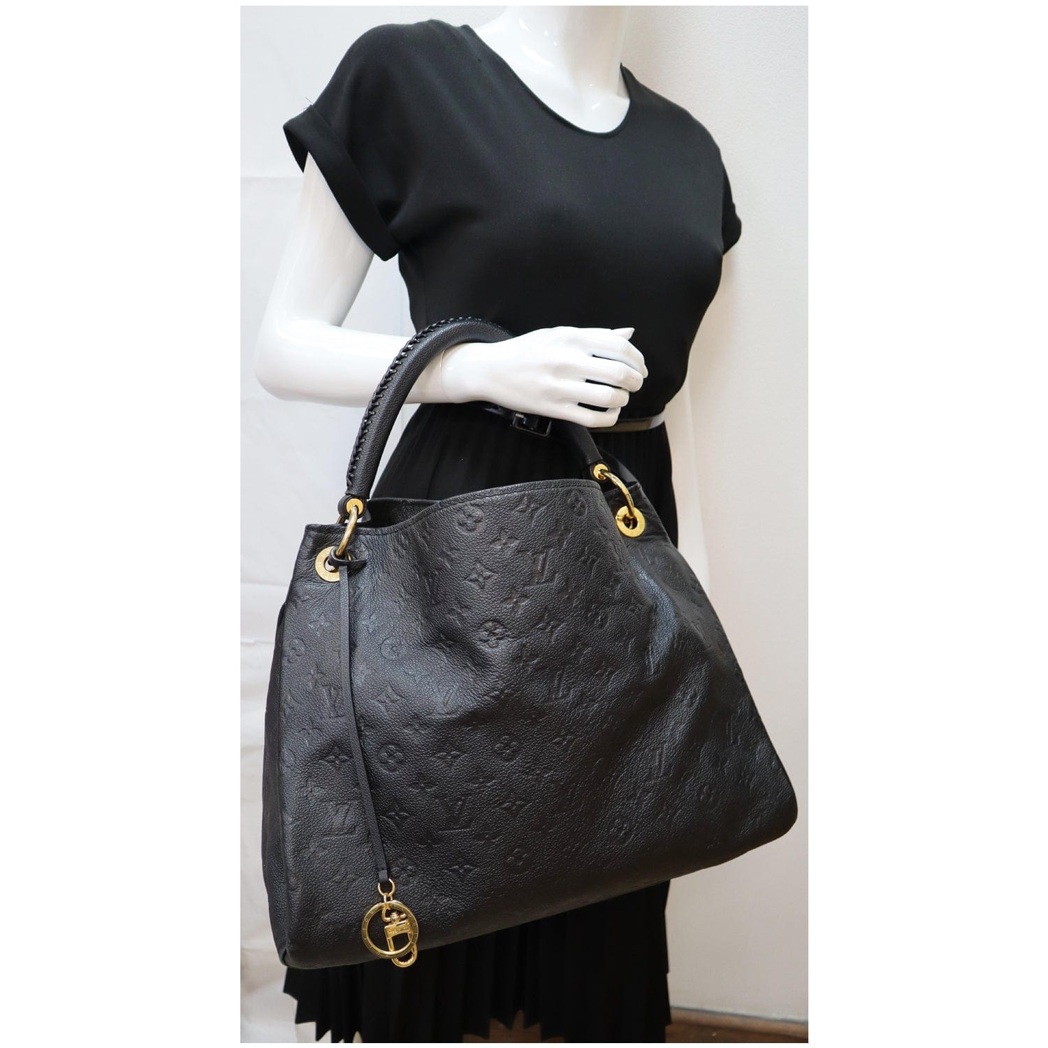 LOUIS VUITTON Artsy MM Empreinte Leather Shoulder Bag Black
