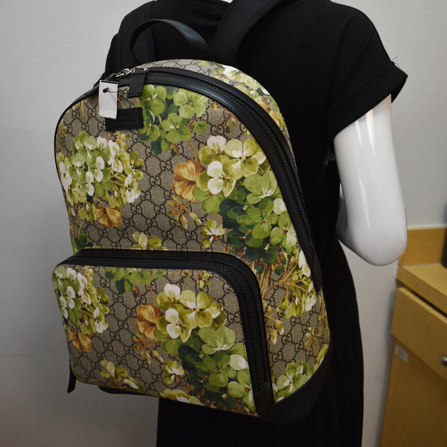 GUCCI Blooms Gucci Supreme Monogram Backpack Beige 406370