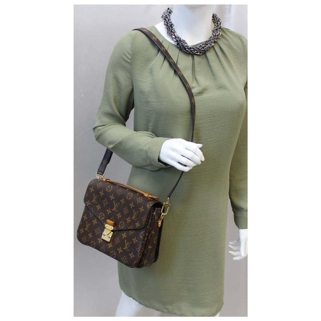 LOUIS VUITTON Metis Pochette Monogram Canvas Crossbody Bag