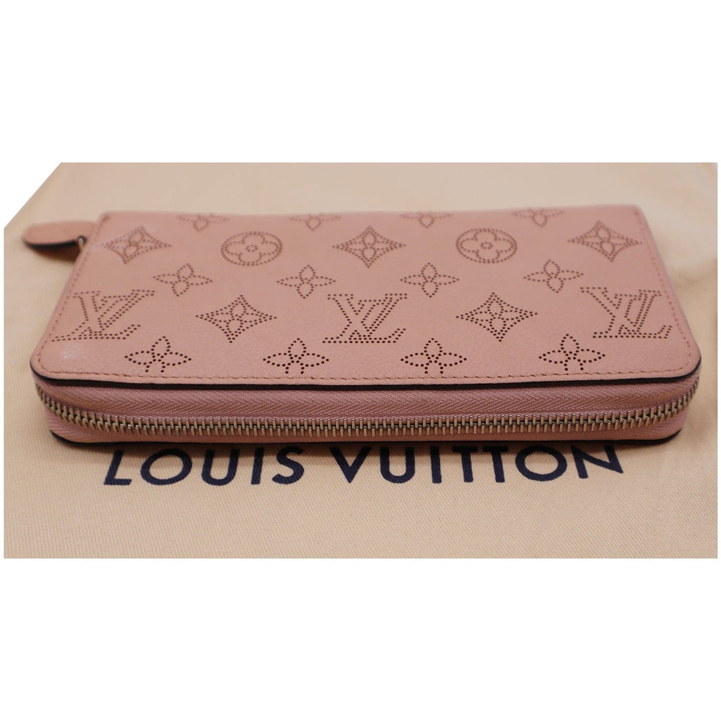 LOUIS VUITTON Mahina Leather Zippy Wallet Magnolia - 20% OFF