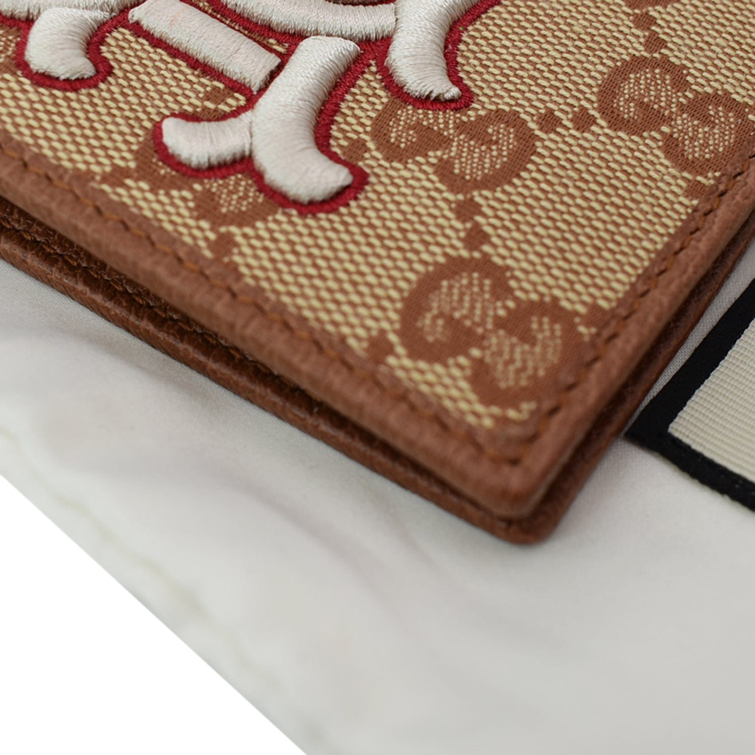 GUCCI Gucci LA Angels Patch Bi-fold Wallet Beige 547787