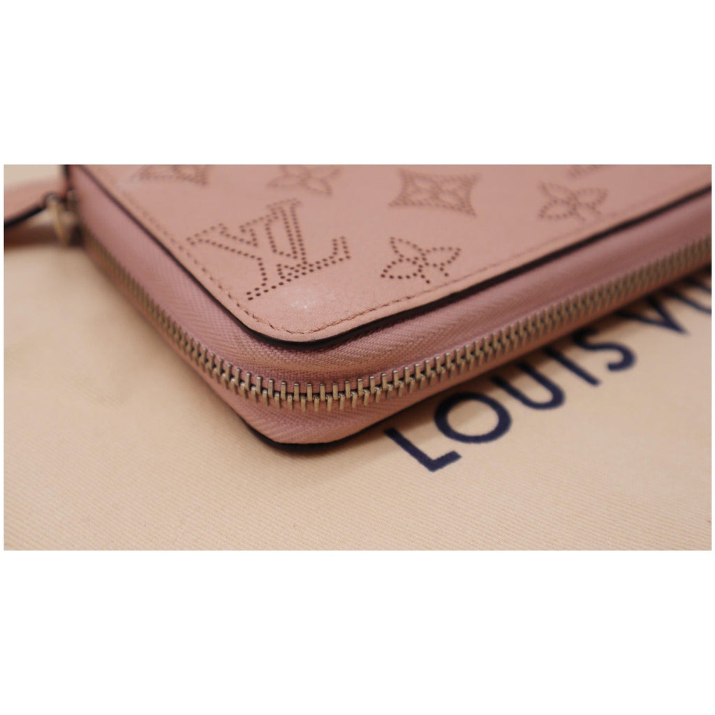 LOUIS VUITTON Mahina Leather Zippy Wallet Magnolia - 20% OFF
