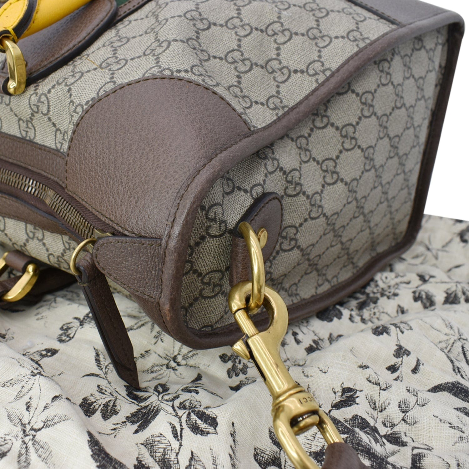 GUCCI Neo  Gucci Supreme Monogram Web Duffel Travel Bag Beige