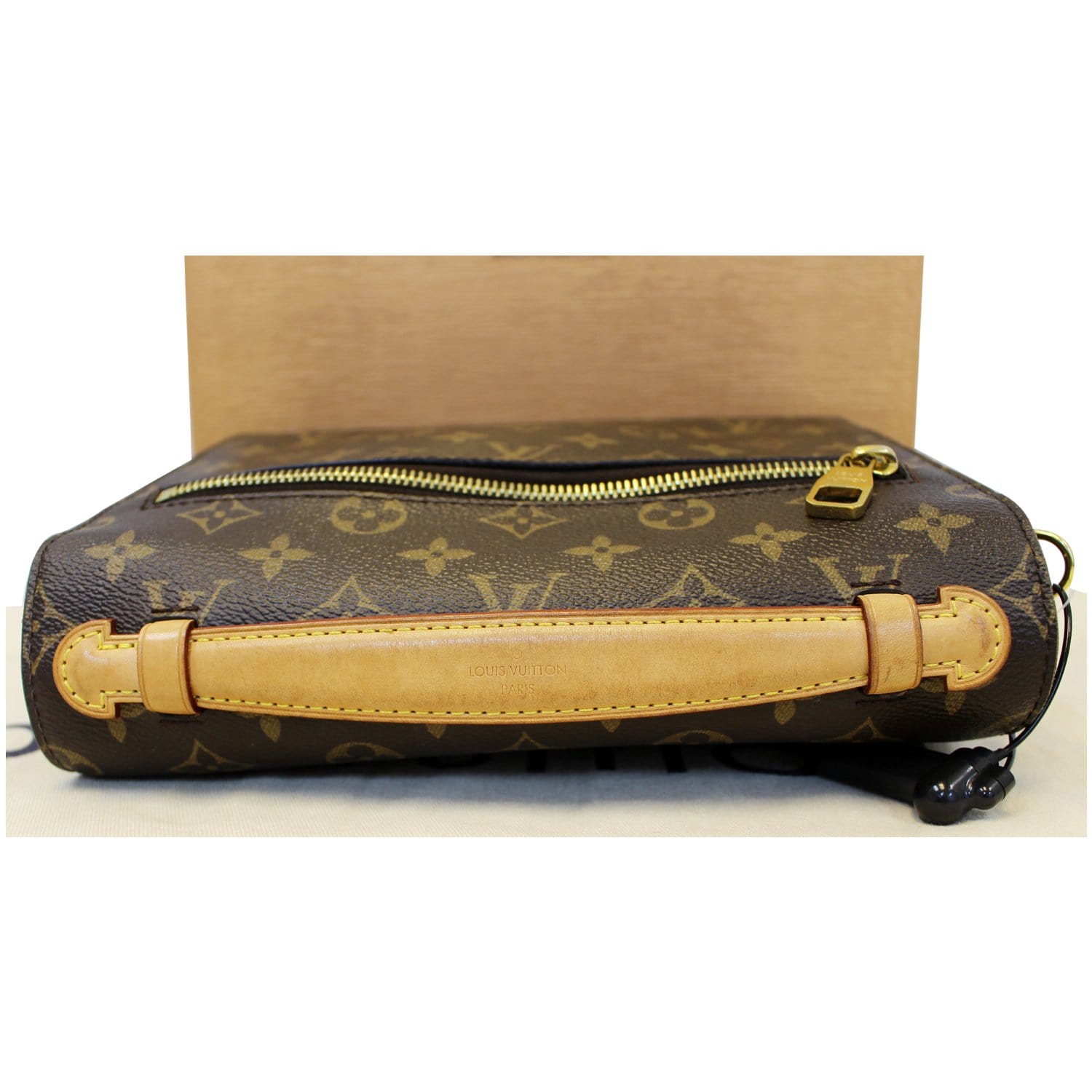 LOUIS VUITTON Metis Pochette Monogram Canvas Crossbody Bag