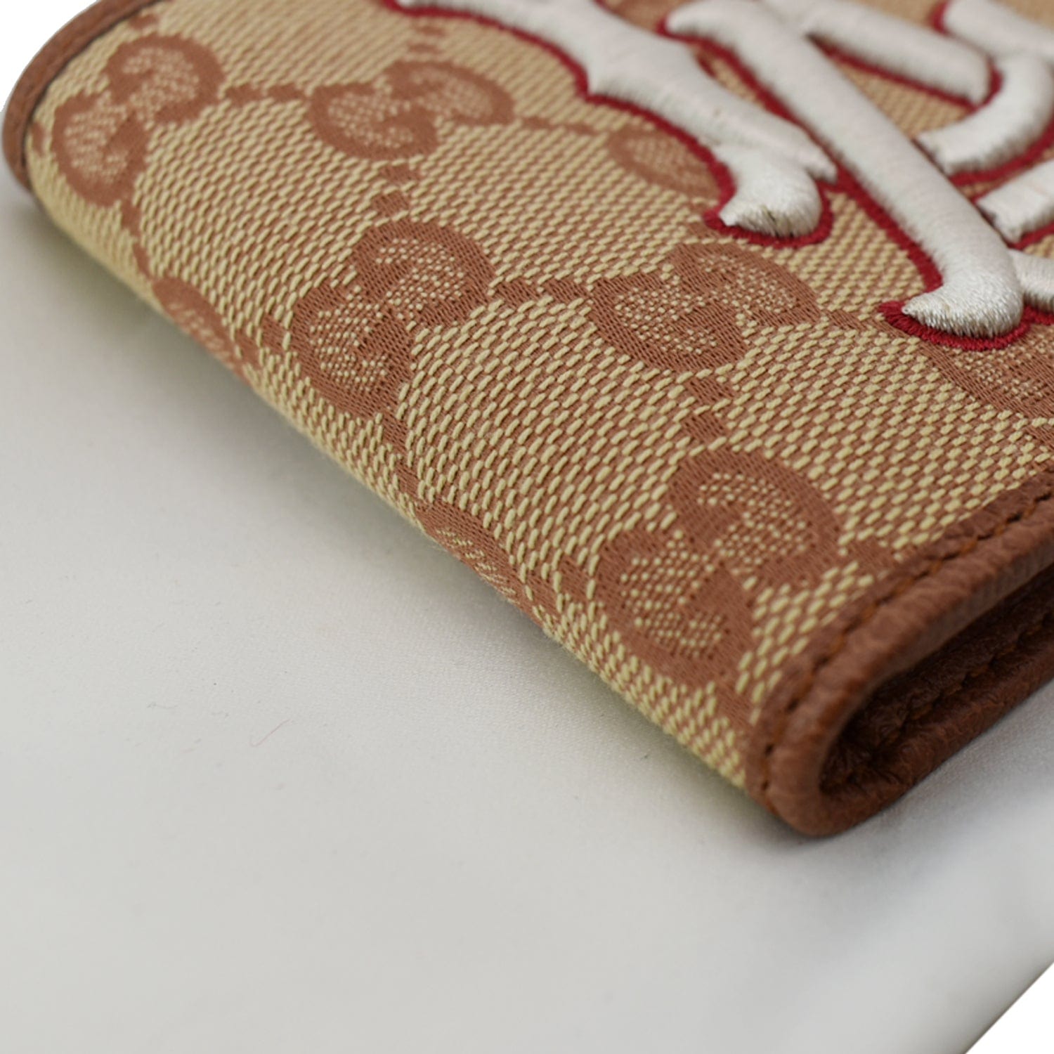 GUCCI Gucci LA Angels Patch Bi-fold Wallet Beige 547787