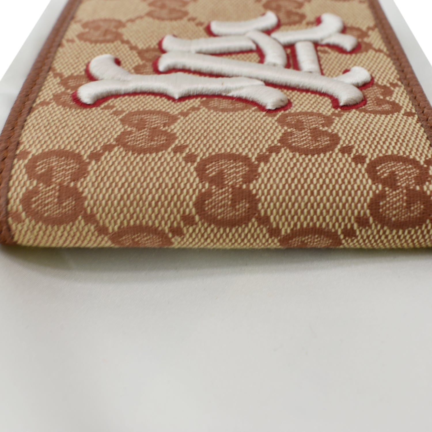 GUCCI Gucci LA Angels Patch Bi-fold Wallet Beige 547787