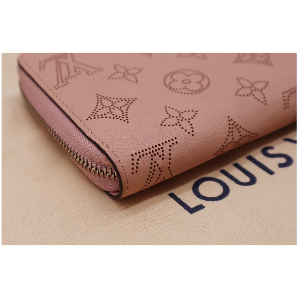 LOUIS VUITTON Mahina Leather Zippy Wallet Magnolia - 20% OFF