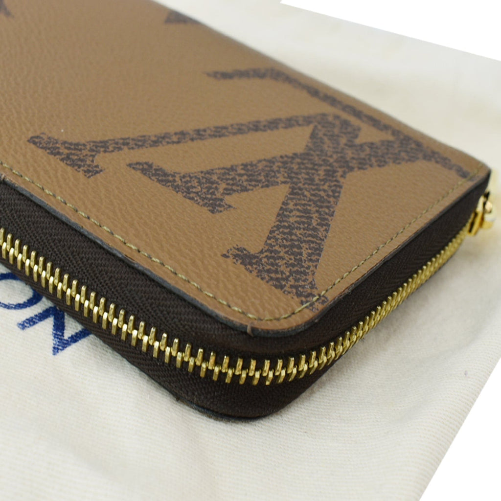 LOUIS VUITTON Giant Monogram Reverse Zippy Wallet Brown