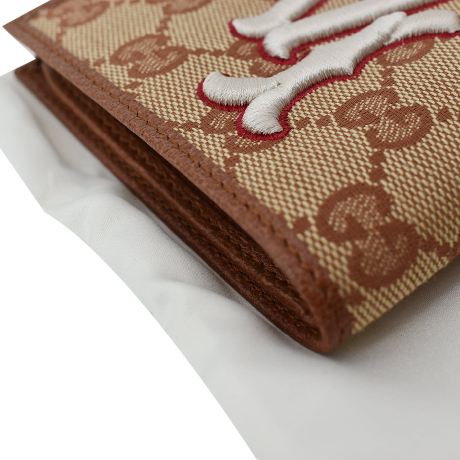 GUCCI Gucci LA Angels Patch Bi-fold Wallet Beige 547787
