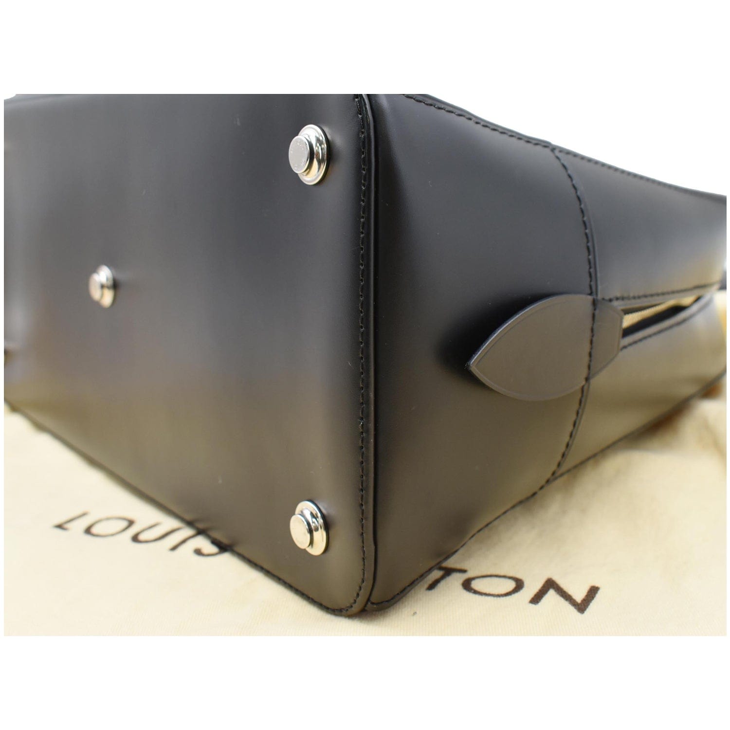 LOUIS VUITTON Dora MM Monogram Canvas Shoulder Bag Brown