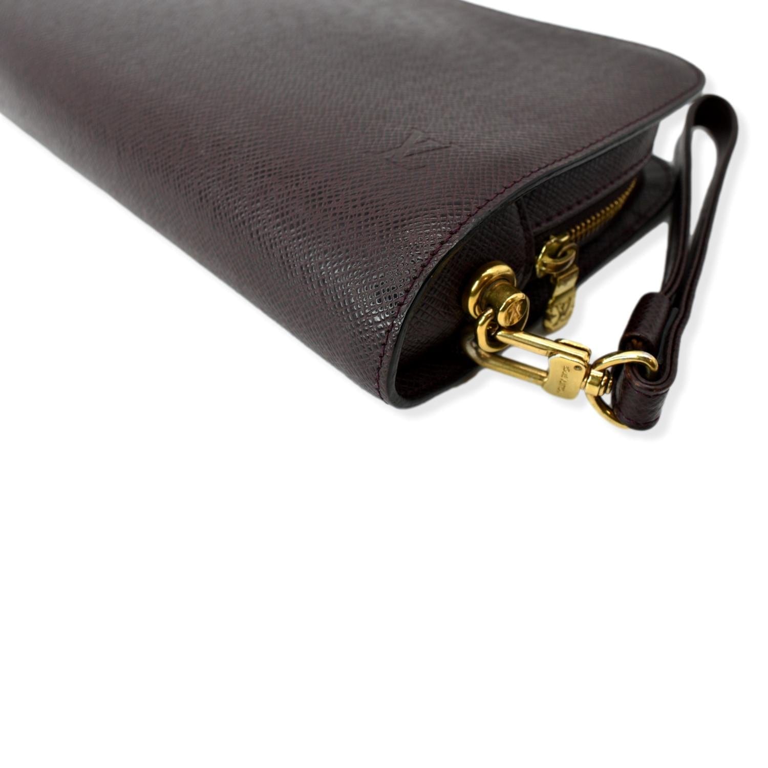LOUIS VUITTON Orsay Taiga Leather Clutch Bag Purple
