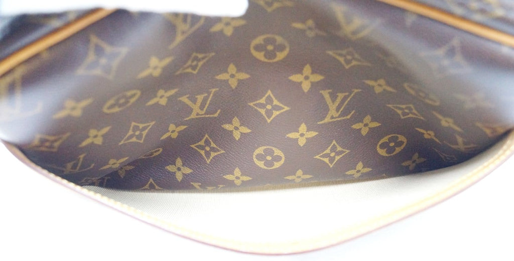 LOUIS VUITTON Reporter PM Monogram Canvas Shoulder Bag