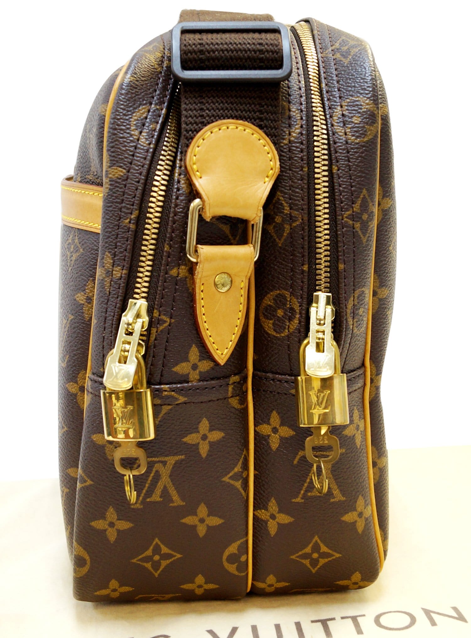 LOUIS VUITTON Reporter GM Monogram Canvas  Shoulder Bag