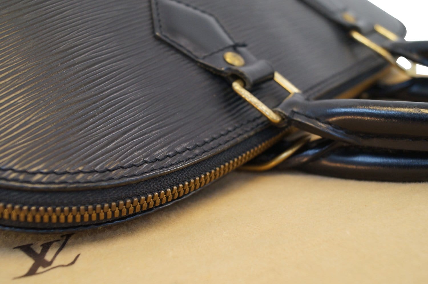 LOUIS VUITTON Epi Leather Alma PM Black Satchel Handbag