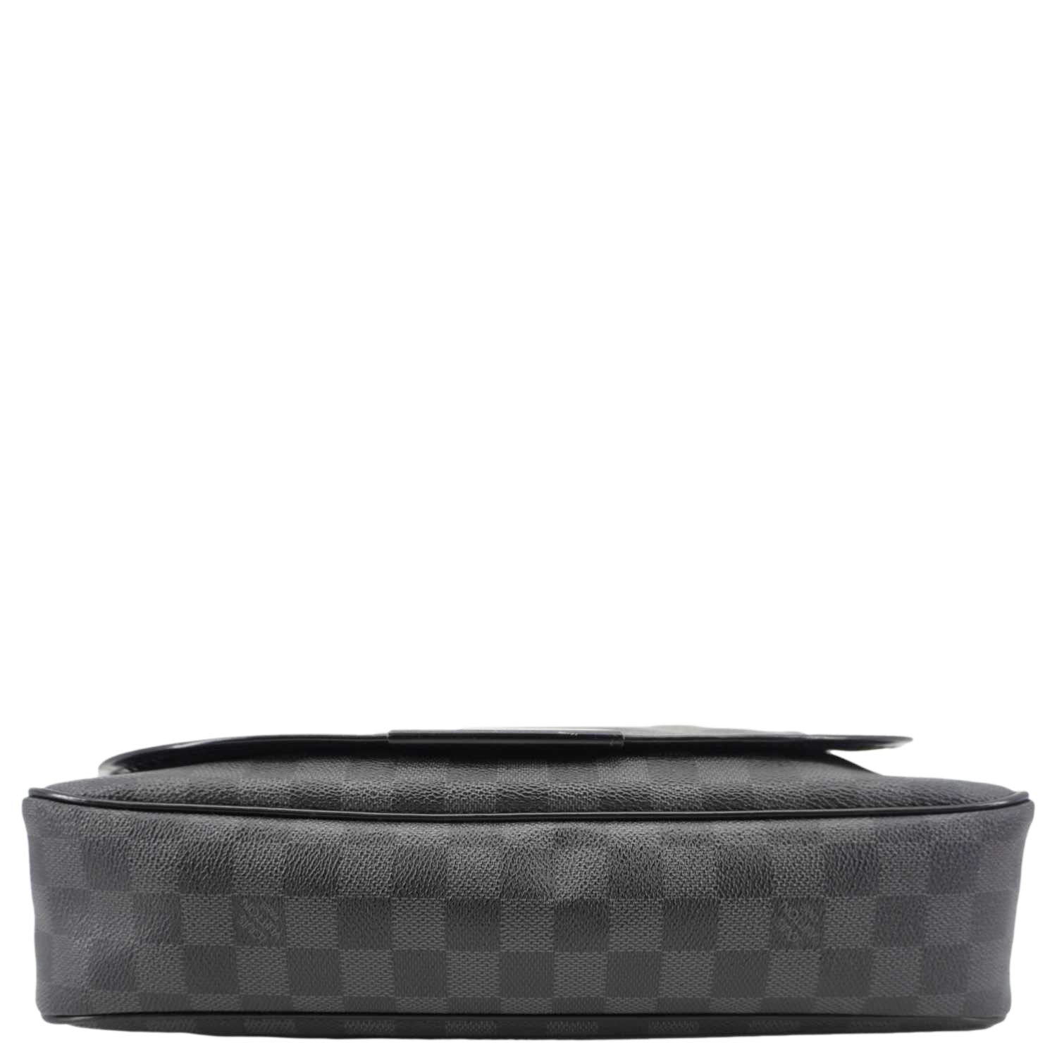 LOUIS VUITTON Daniel MM Damier Graphite Messenger Bag Black
