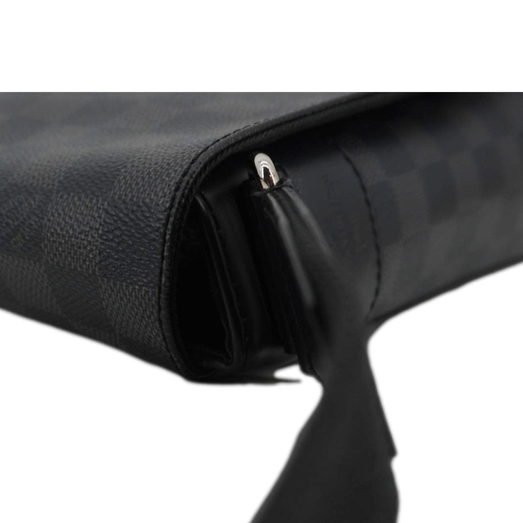 LOUIS VUITTON District PM Messenger Damier Graphite Messenger Bag Black