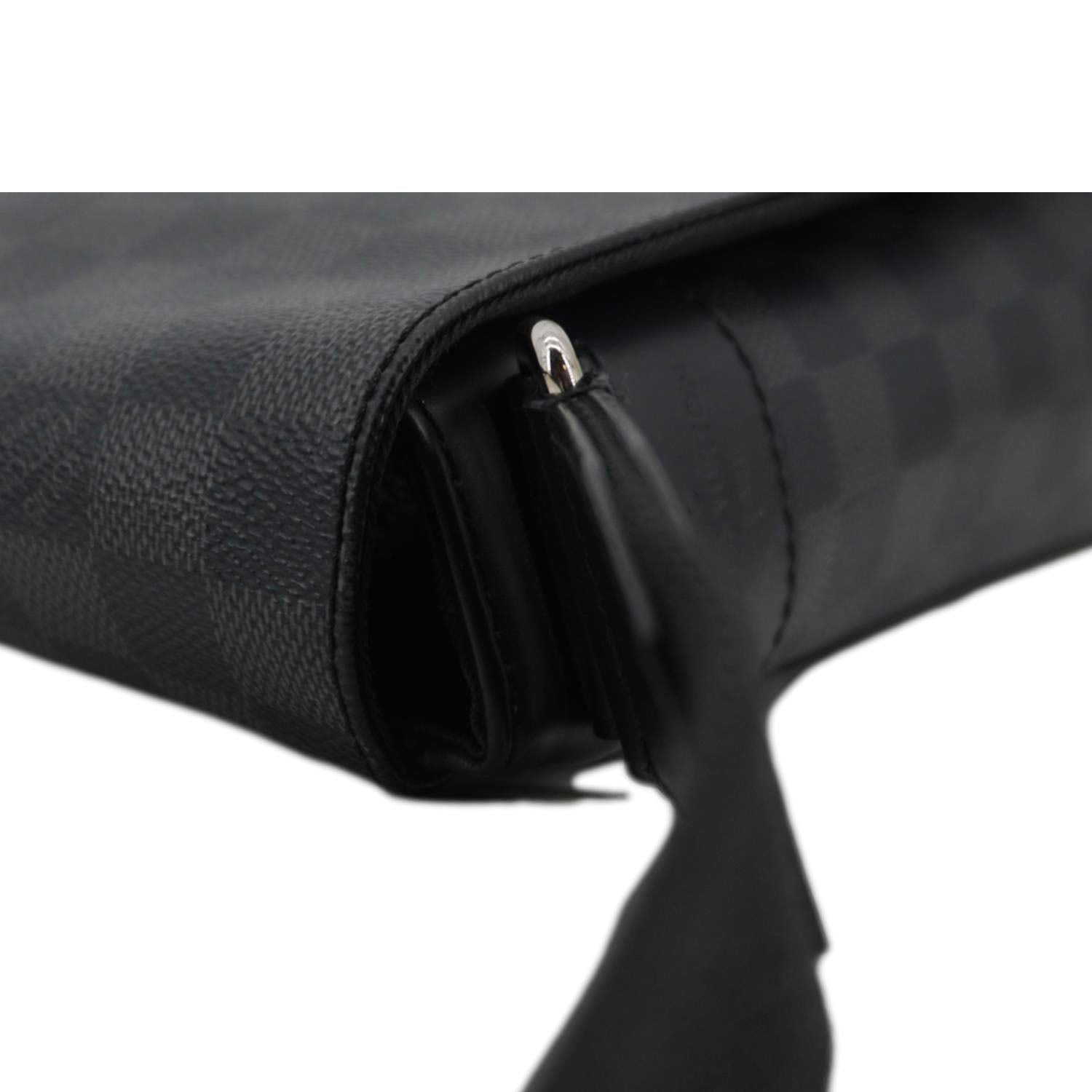 LOUIS VUITTON District PM Messenger Damier Graphite Messenger Bag Black