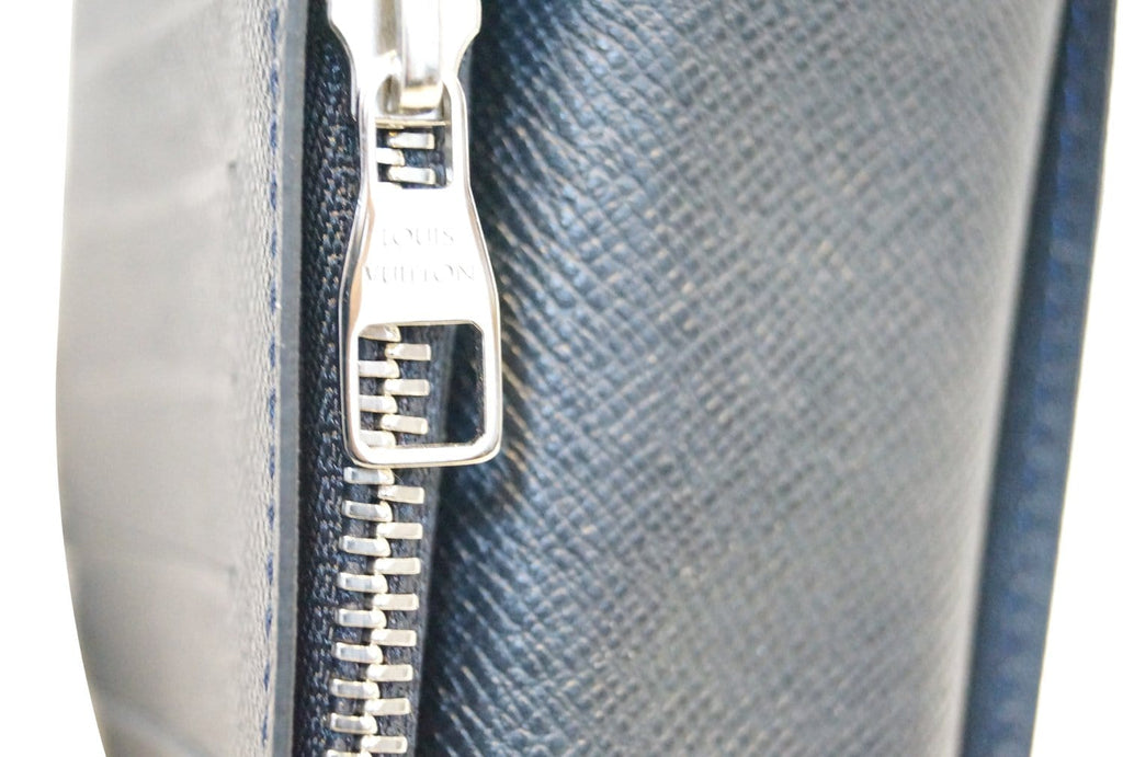 LOUIS VUITTON Brazza Black Taiga Leather Wallet