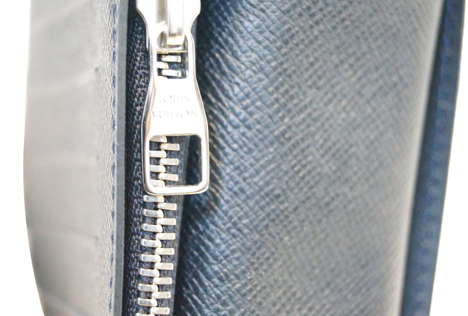 LOUIS VUITTON Brazza Black Taiga Leather Wallet