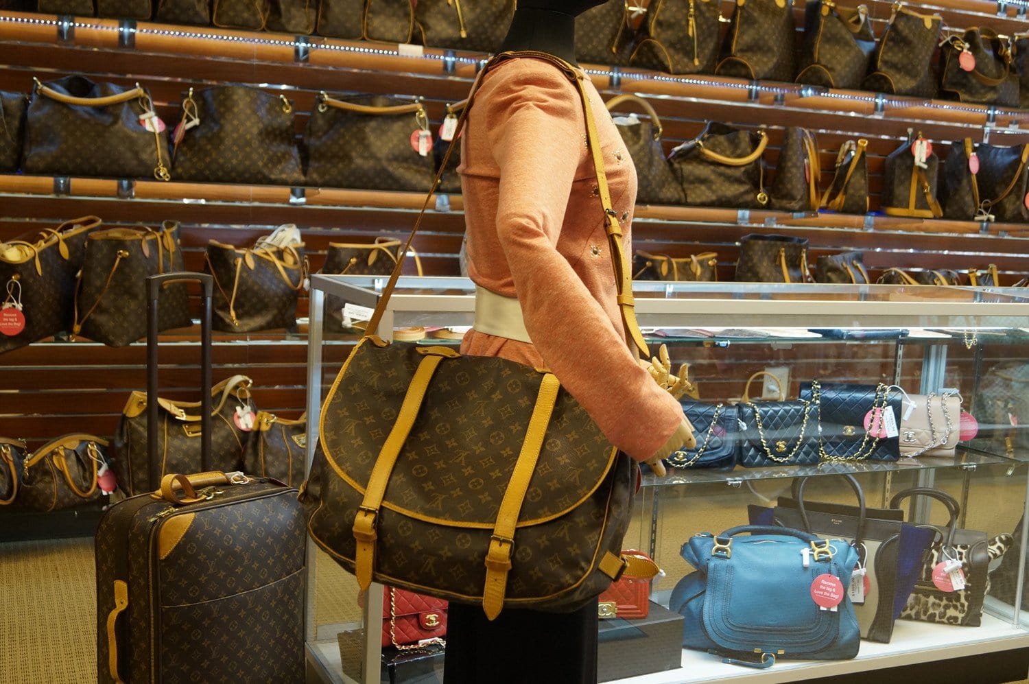 LOUIS VUITTON Monogram Canvas Saumur 43 Shoulder Bag