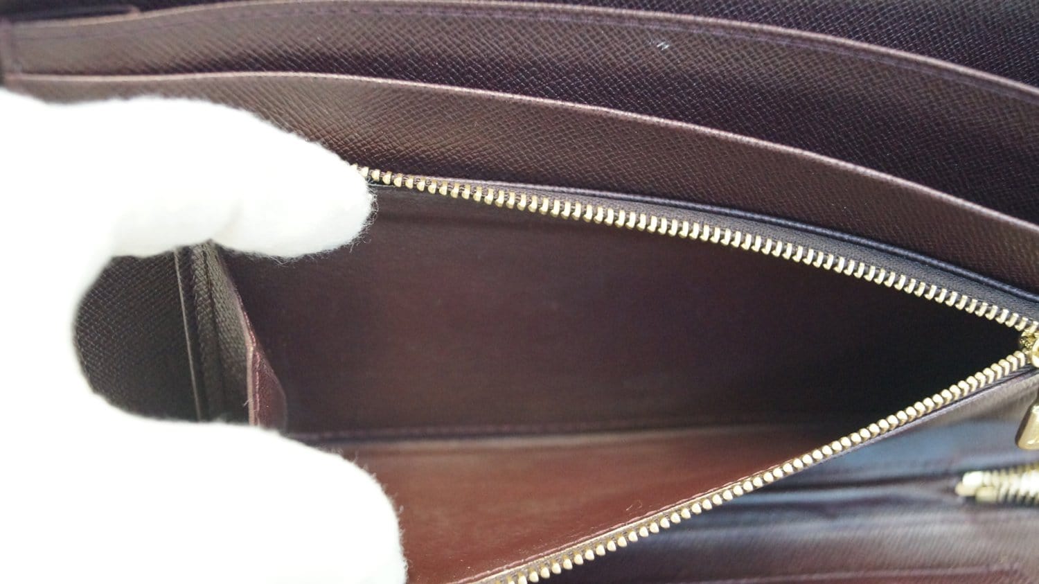 LOUIS VUITTON Taiga Leather Atoll Organizer Wallet