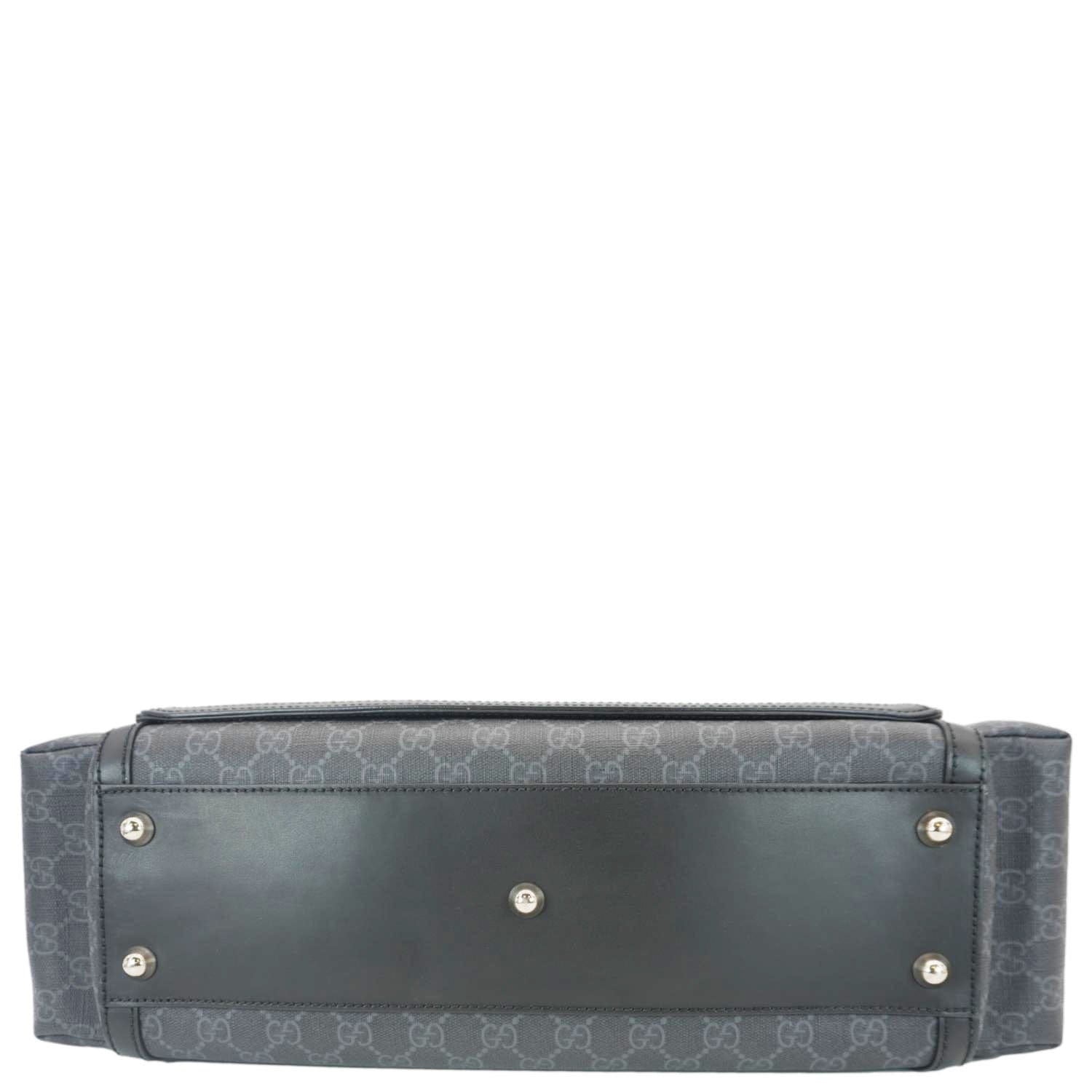 GUCCI Diaper Gucci Supreme Canvas Messenger Bag Black 495909
