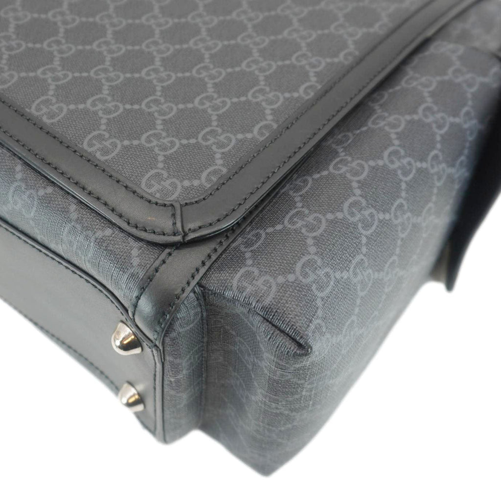GUCCI Diaper Gucci Supreme Canvas Messenger Bag Black 495909