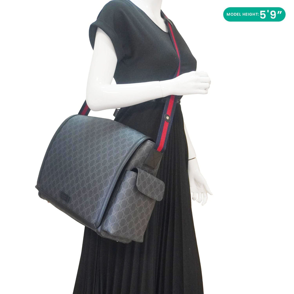 GUCCI Diaper Gucci Supreme Canvas Messenger Bag Black 495909