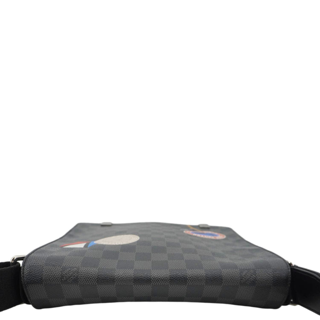 LOUIS VUITTON District PM Messenger Damier Graphite Messenger Bag Black
