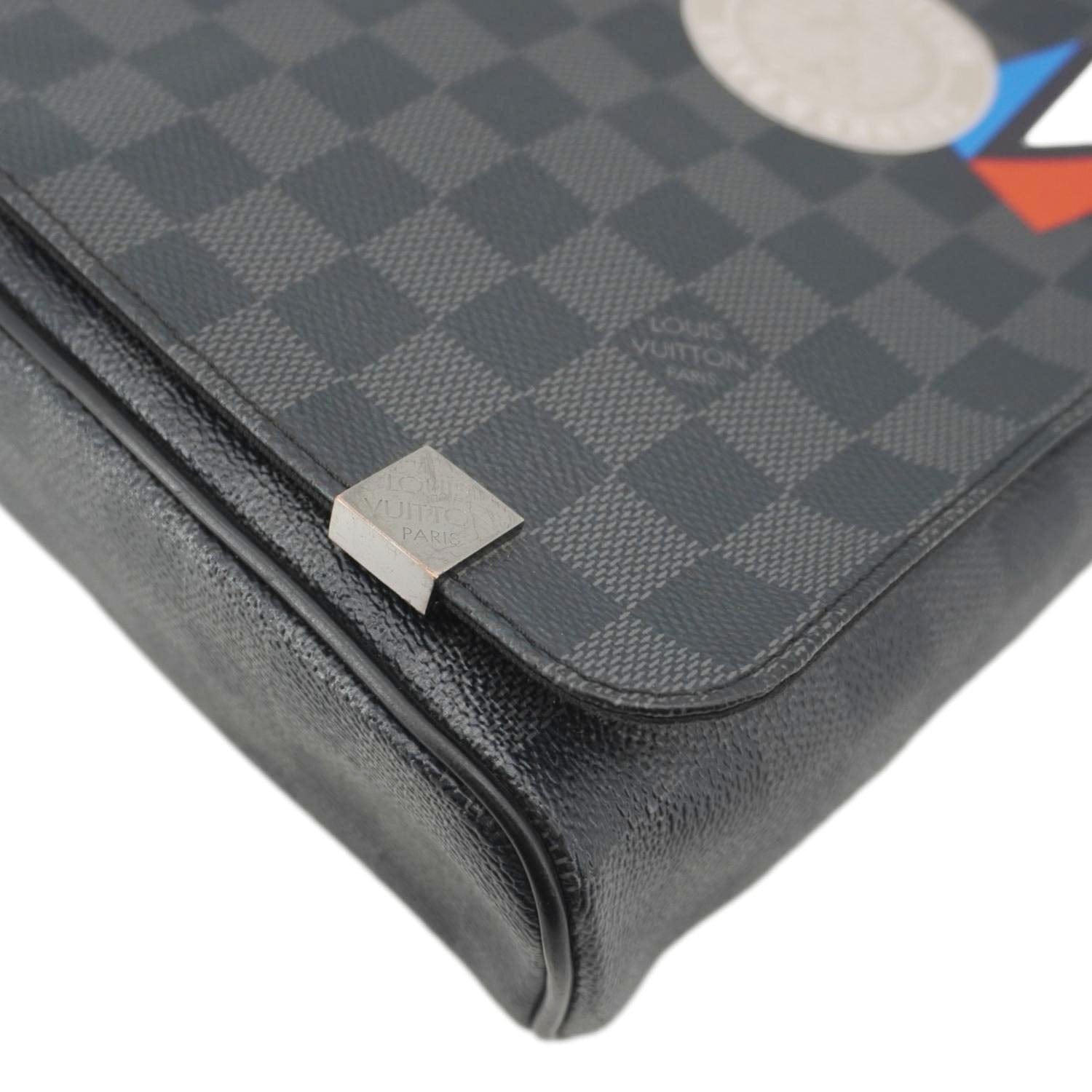 LOUIS VUITTON District PM Messenger Damier Graphite Messenger Bag Black