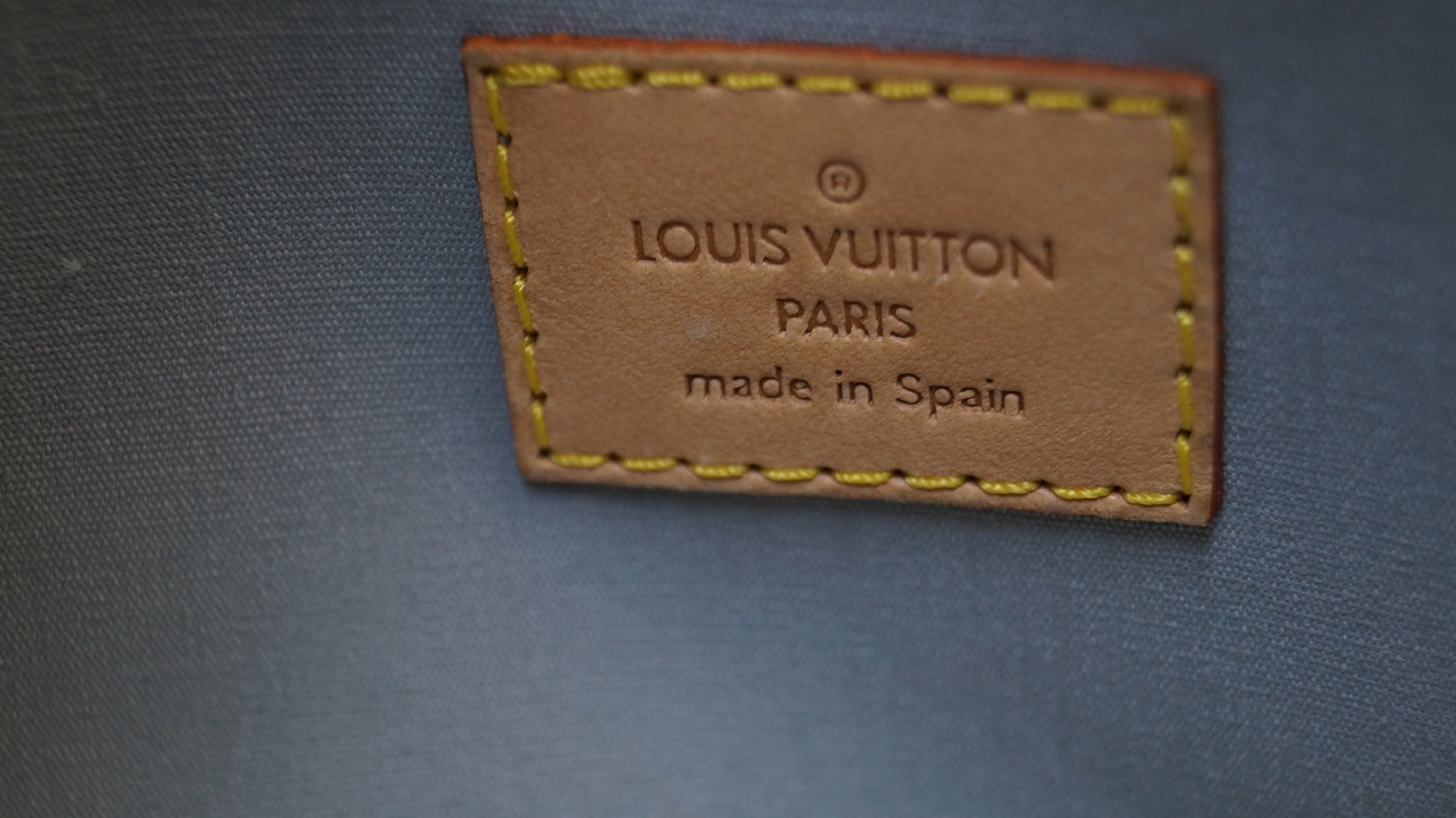 LOUIS VUITTON Cream Vernis Leather Roxbury Drive Shoulder Bag