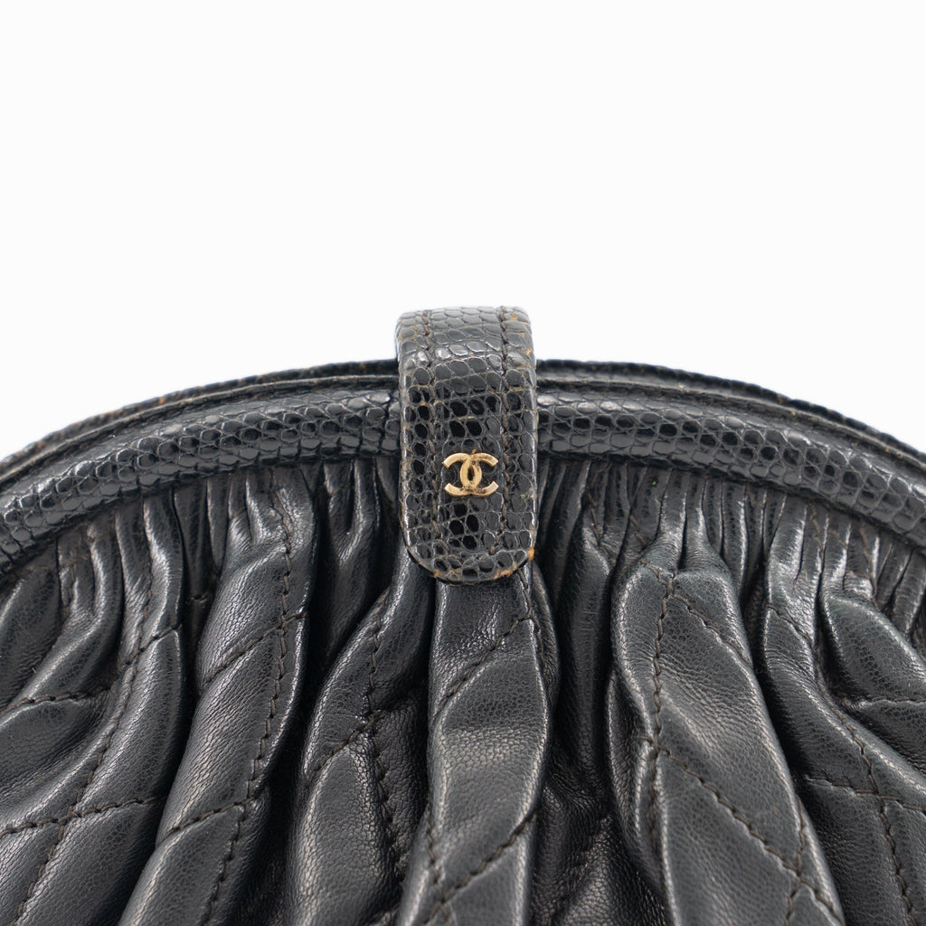 CHANEL vintage shoulder bag