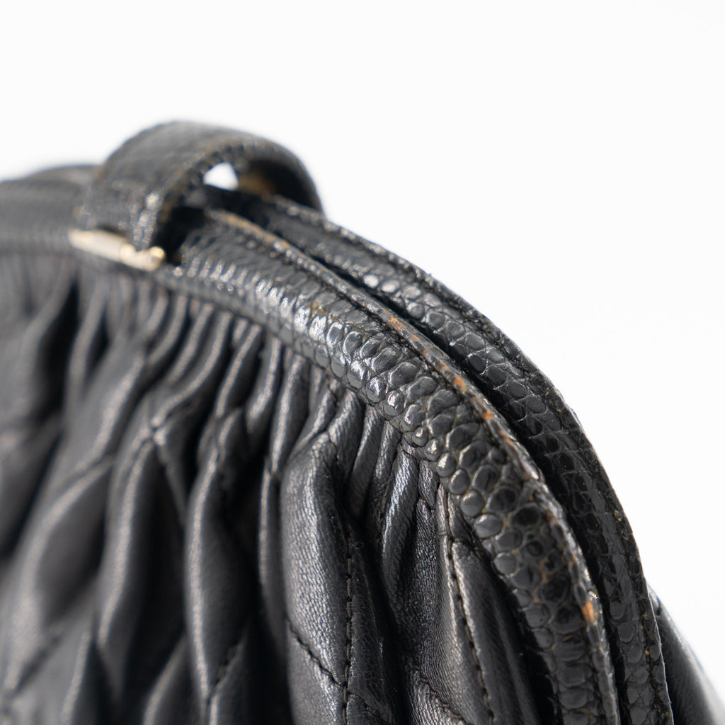 CHANEL vintage shoulder bag
