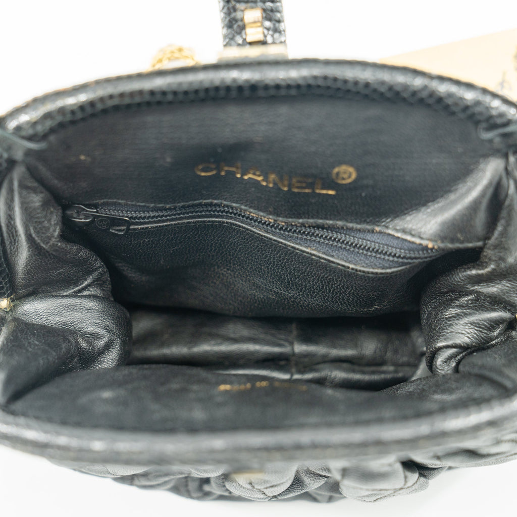 CHANEL vintage shoulder bag