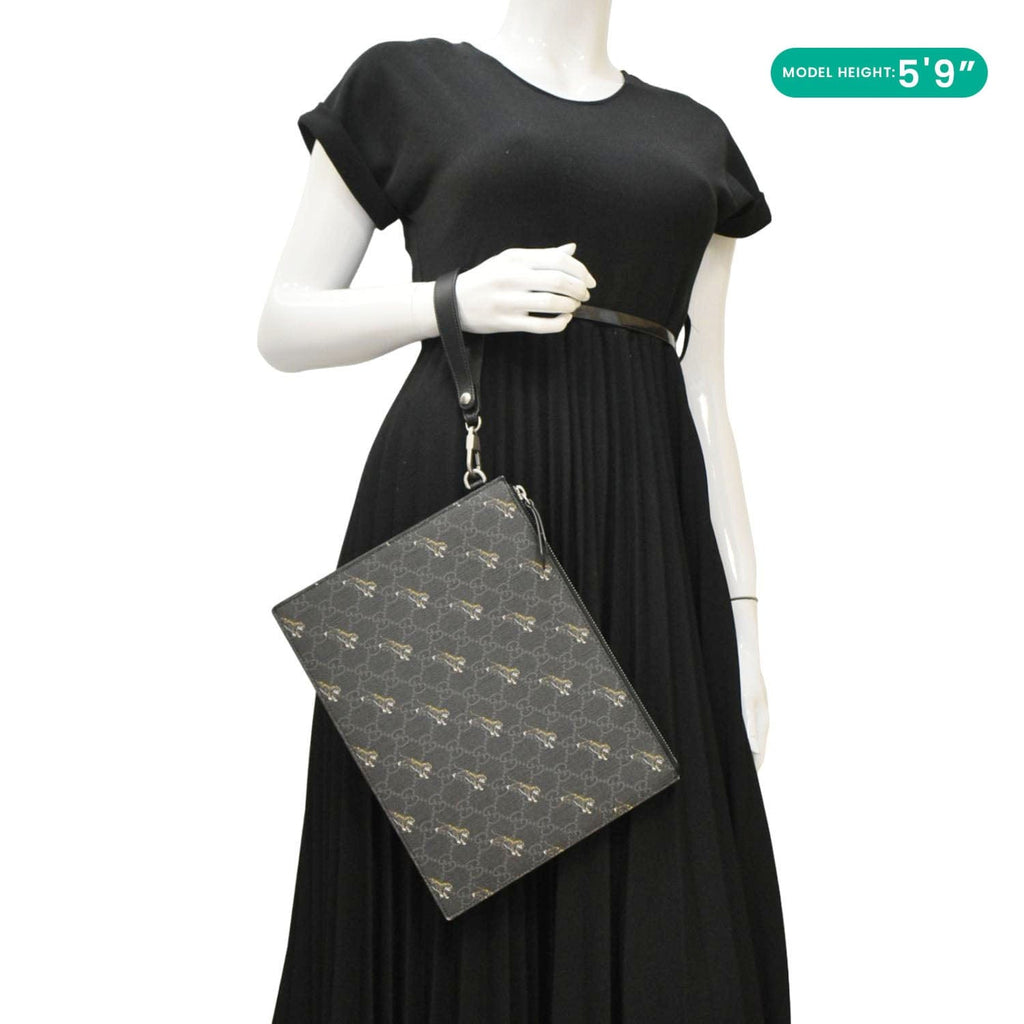 GUCCI Tiger Print Gucci Supreme Canvas Clutch Bag Black 575136