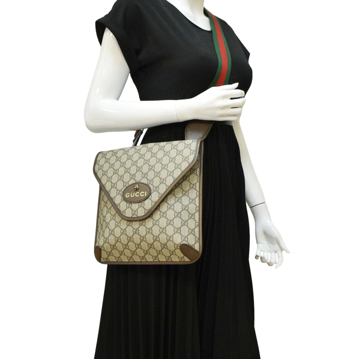 GUCCI Neo  Medium Gucci Supreme Canvas Messenger Bag Beige 598604