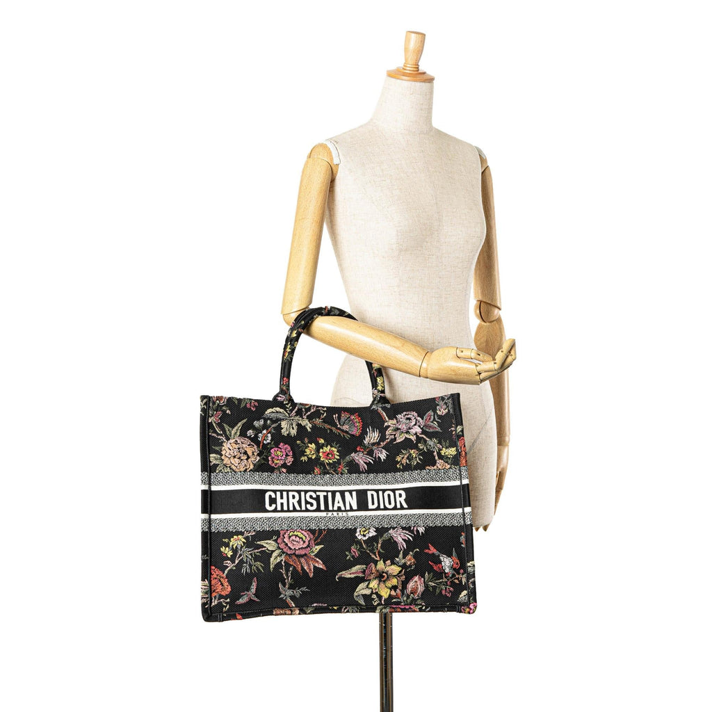Dior Large Canvas Embroidered Book Tote (SHG-FiiCcc)