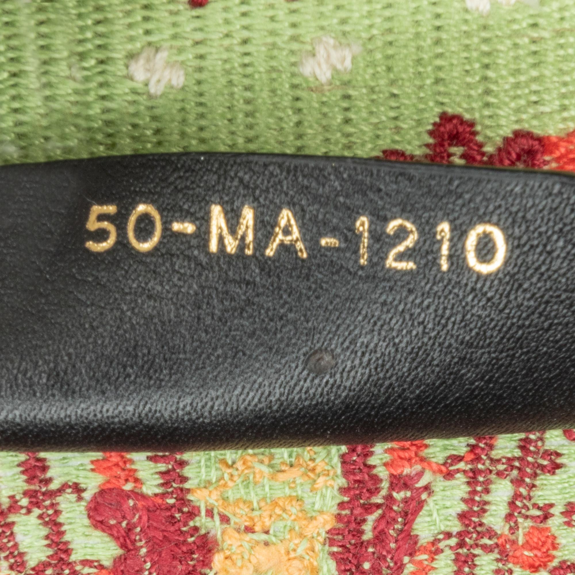 Dior Large Embroidered Canvas Book Tote (SHG-Sv0JbO)