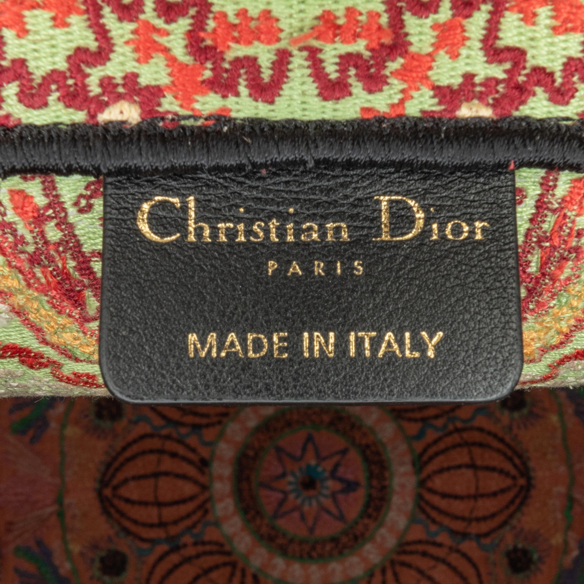 Dior Large Embroidered Canvas Book Tote (SHG-Sv0JbO)