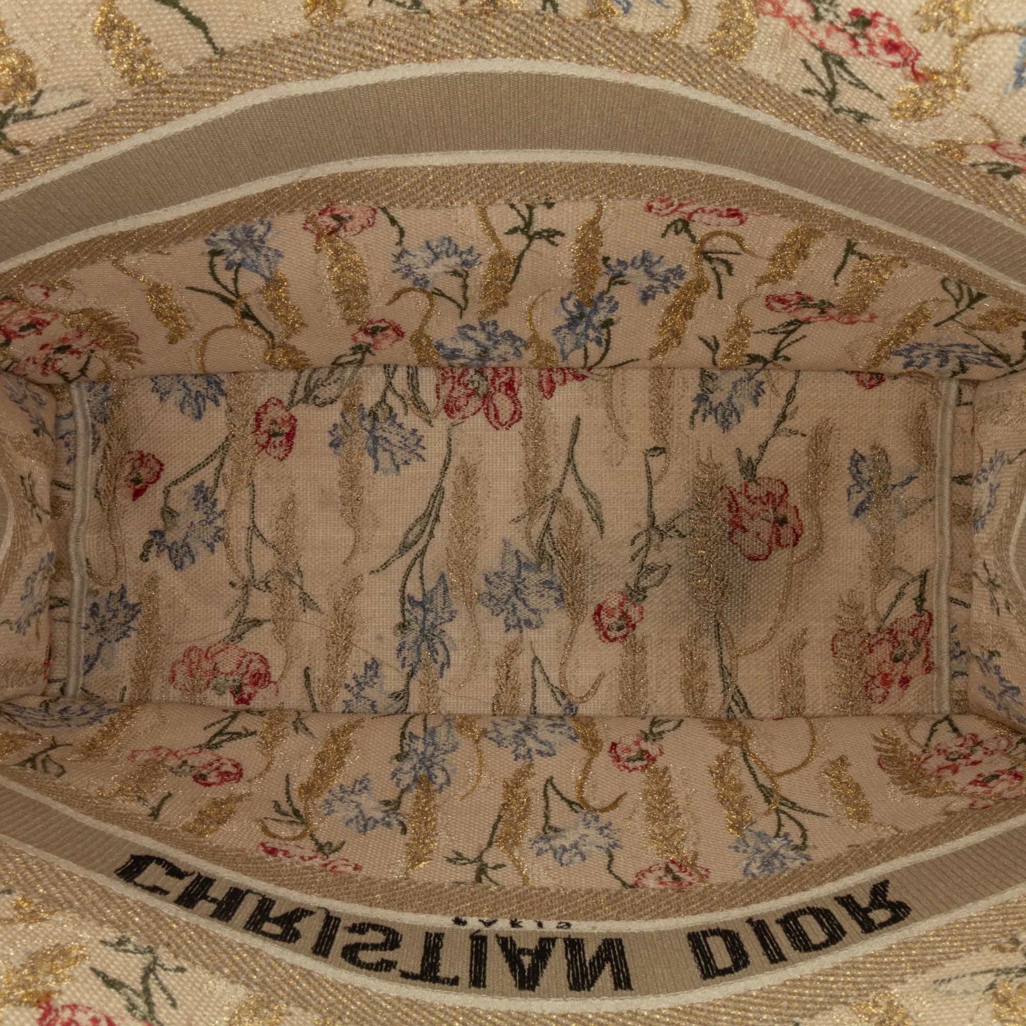 Dior Large Embroidered Hibiscus Book Tote (SHG-jZD0DI)
