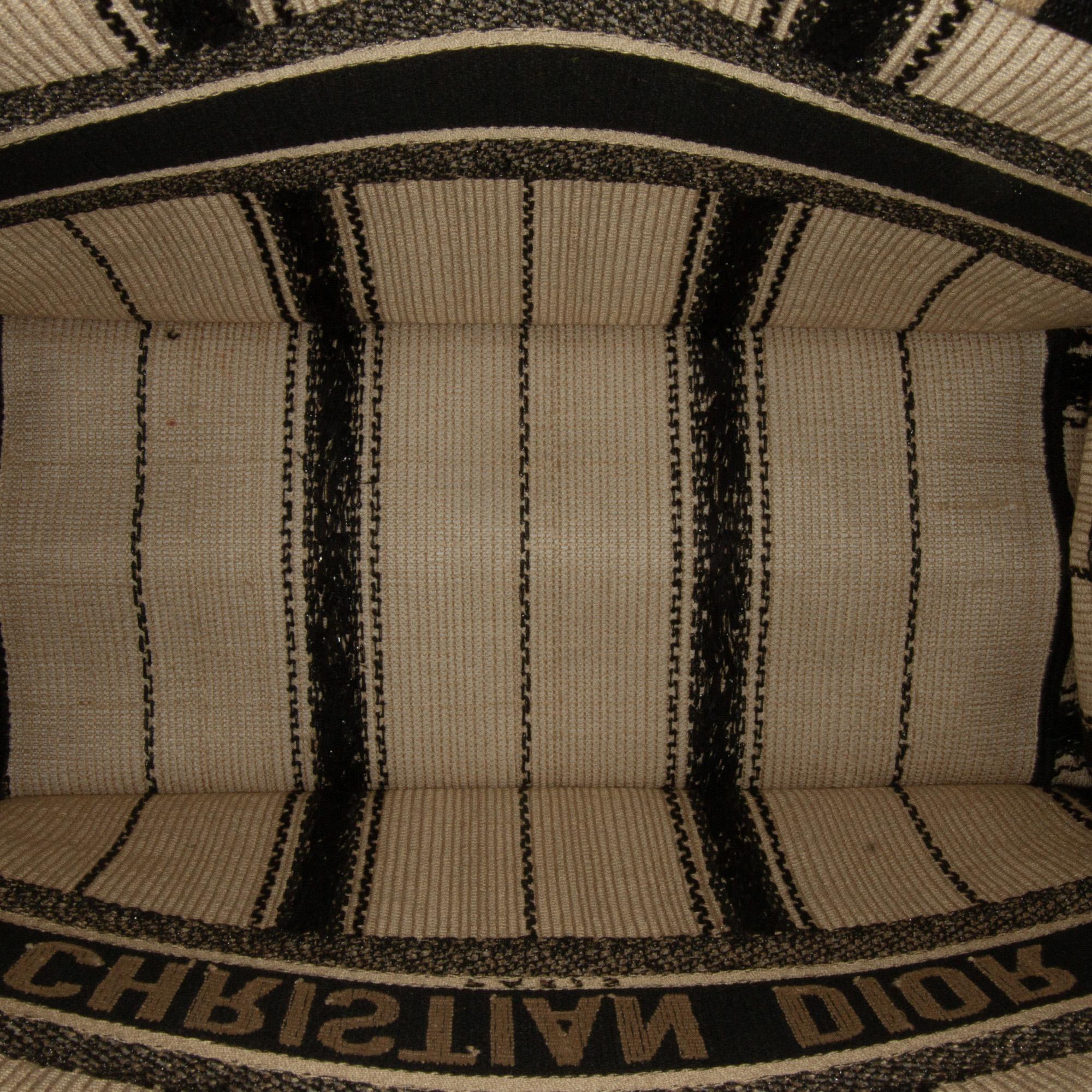 Dior Medium Bayadere Book Tote (SHG-LUu9wh)
