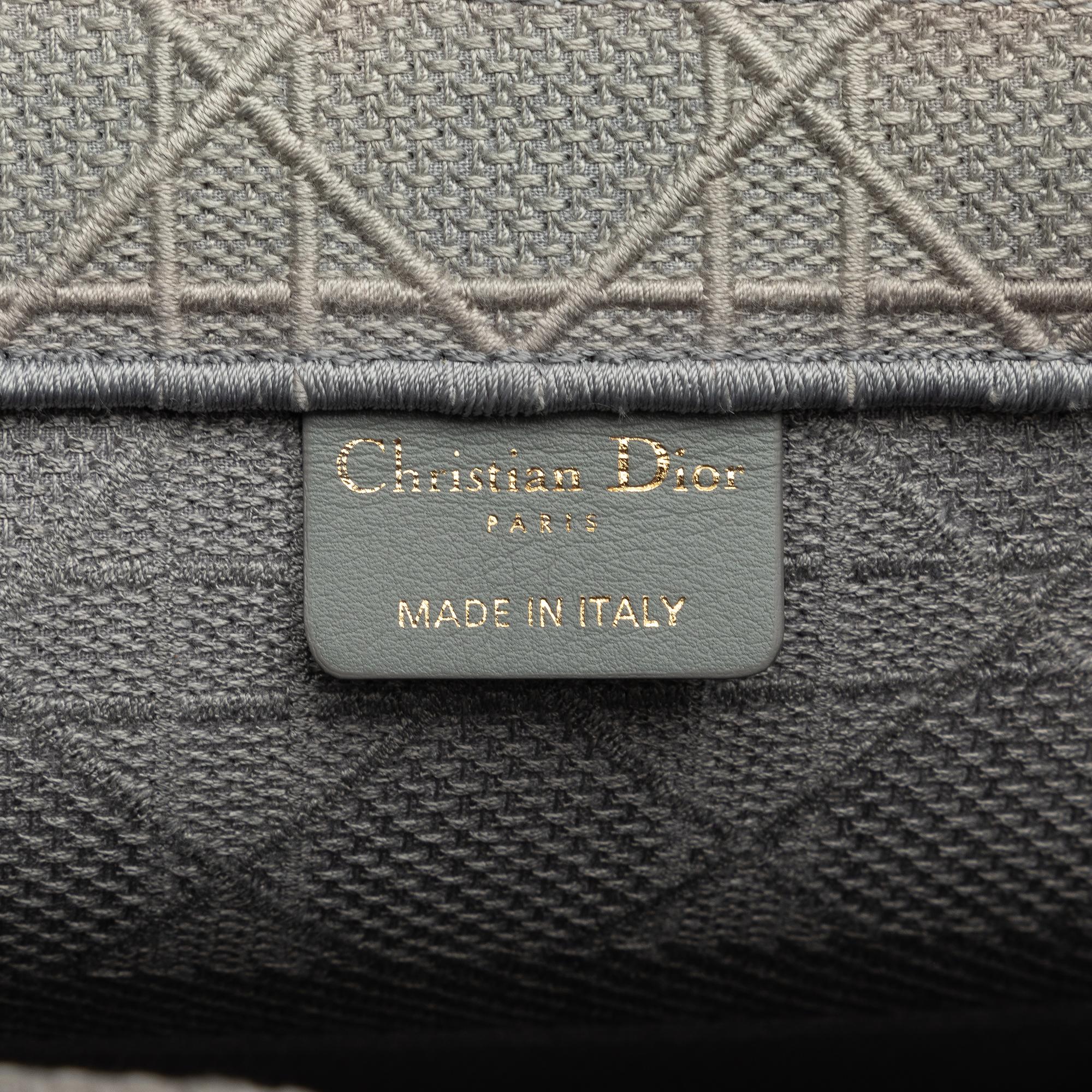 Dior Medium Cannage Embroidered Book Tote (SHG-dwrZnB)