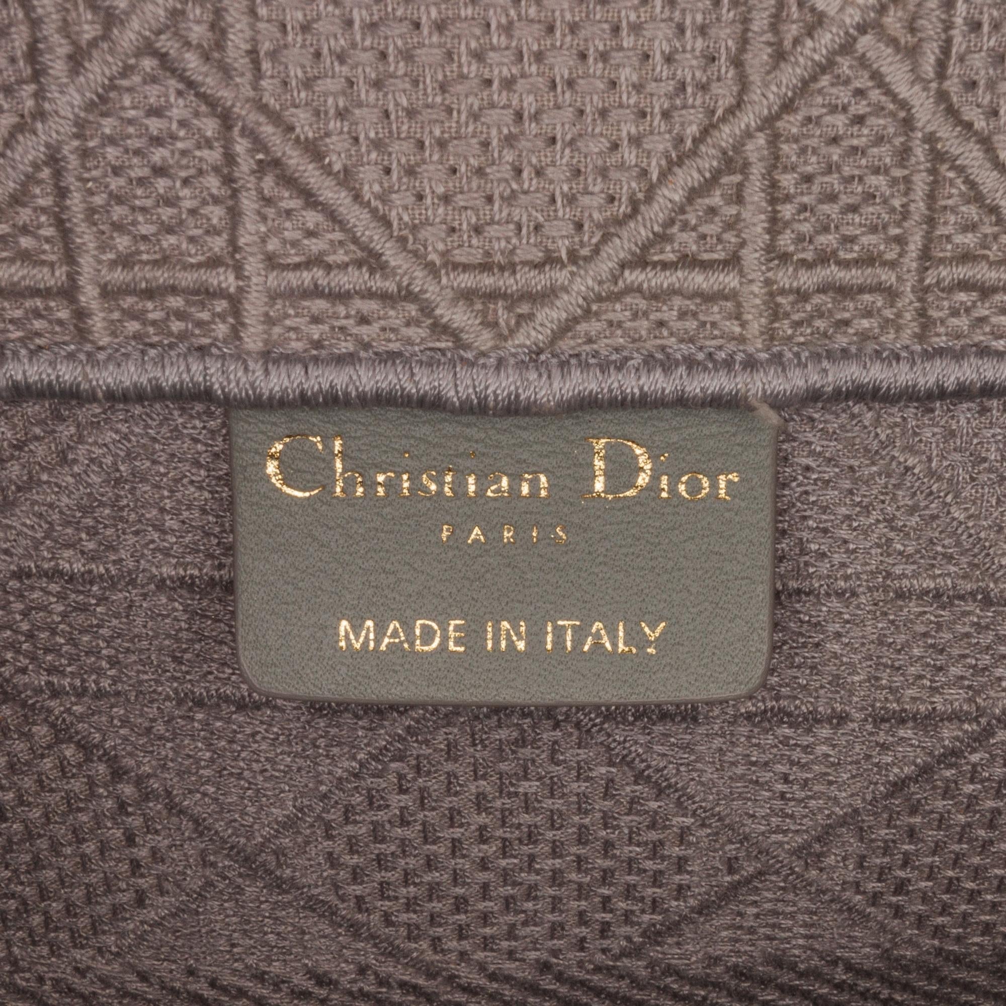 Dior Medium Cannage Embroidered Book Tote (SHG-8YiPXv)