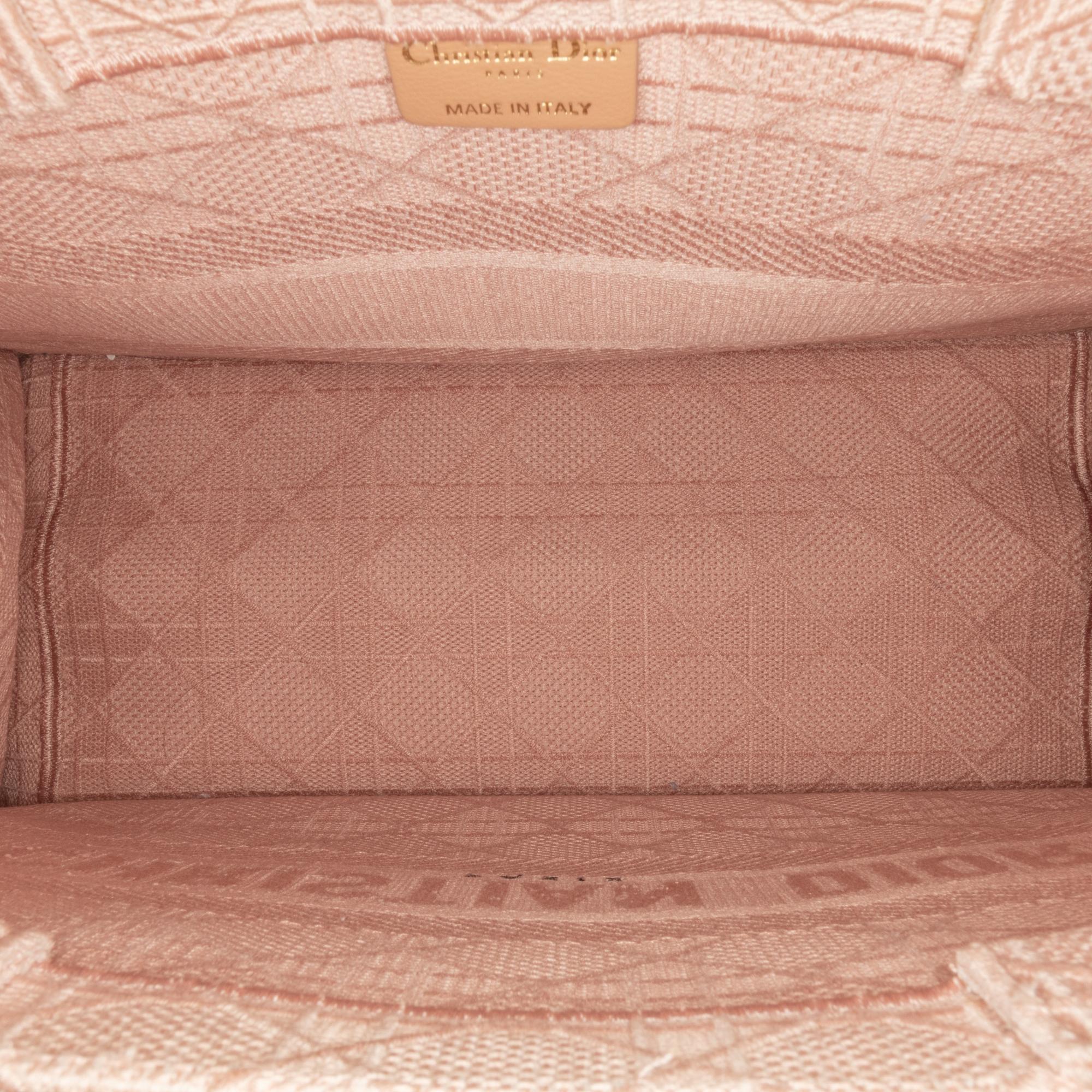 Dior Medium Cannage Embroidered Book Tote (SHG-ndQLhS)