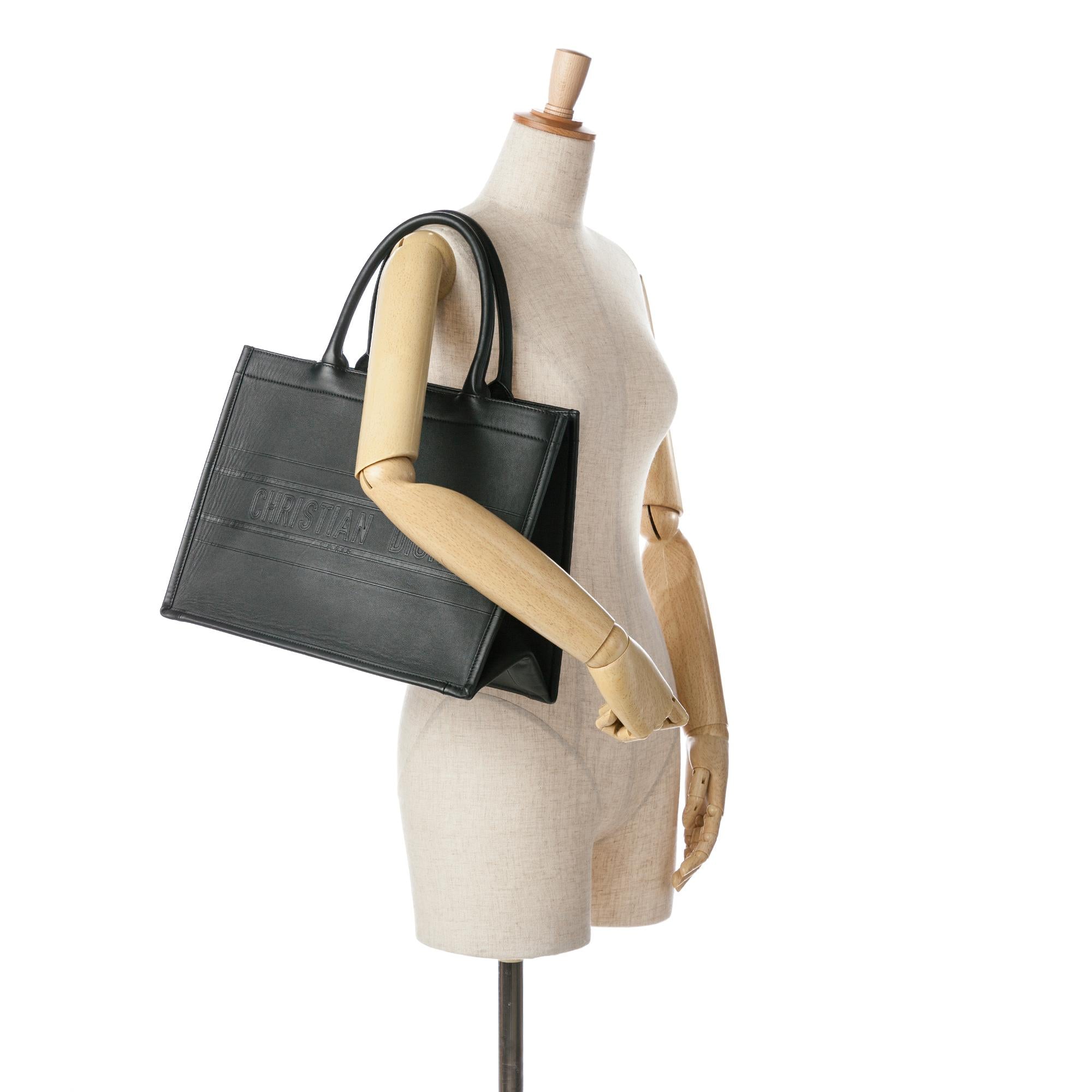 Dior Medium Embossed Leather Book Tote (SHG-vhIfQk)