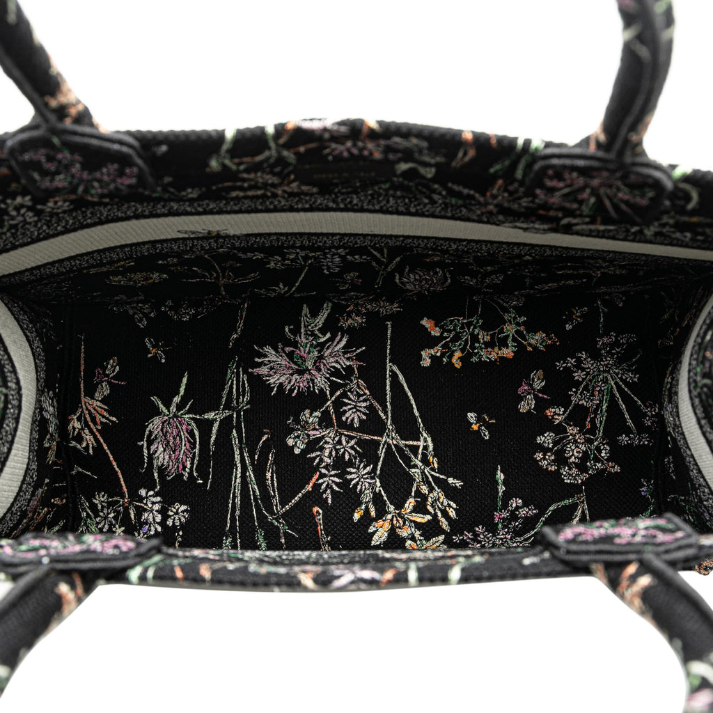 Dior Medium Embroidered Herbarium Book Tote (SHG-kasyJl)