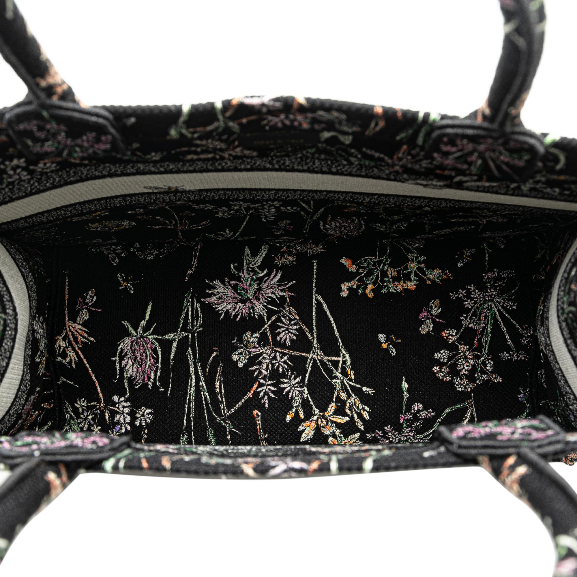 Dior Medium Embroidered Herbarium Book Tote (SHG-kasyJl)