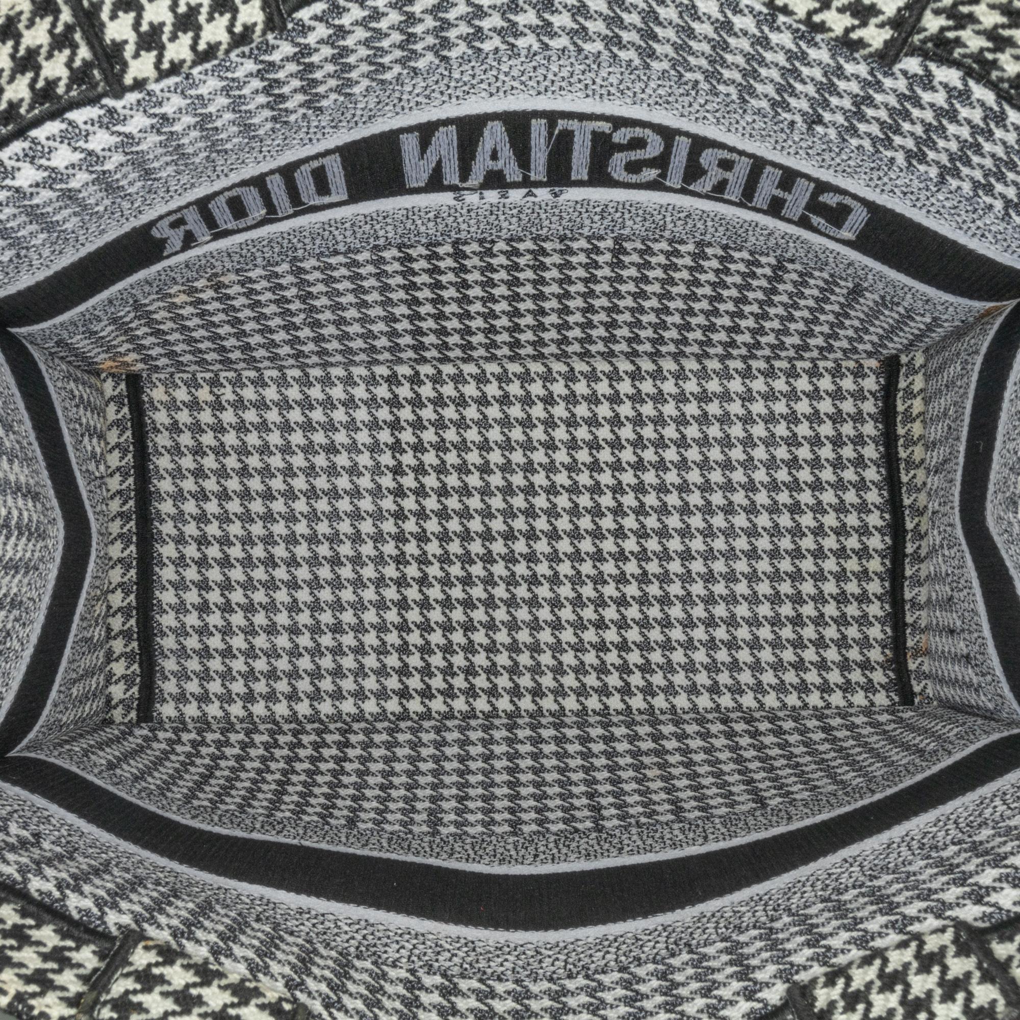 Dior Medium Houndstooth Book Tote (SHG-LsZQ4L)