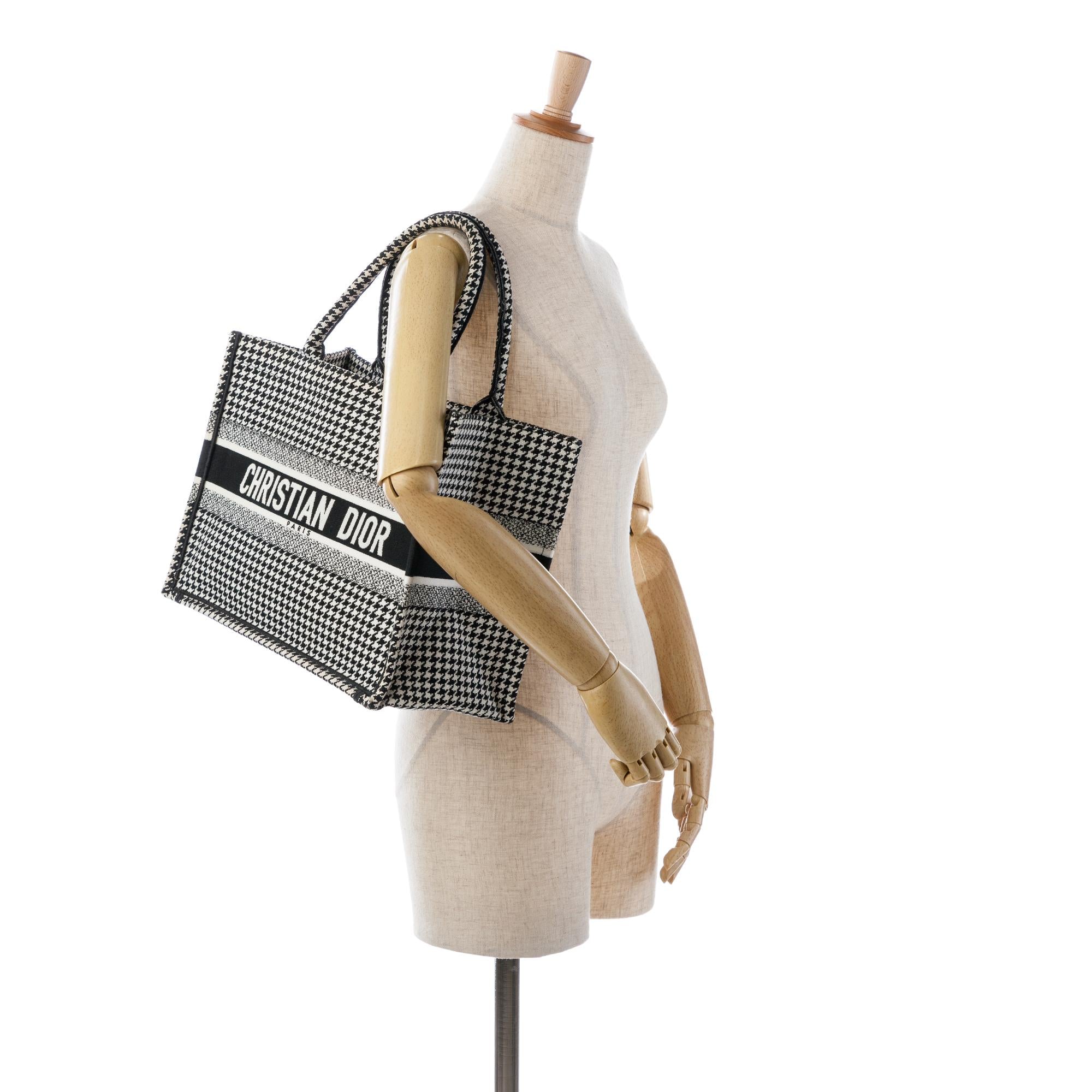 Dior Medium Houndstooth Book Tote (SHG-LsZQ4L)